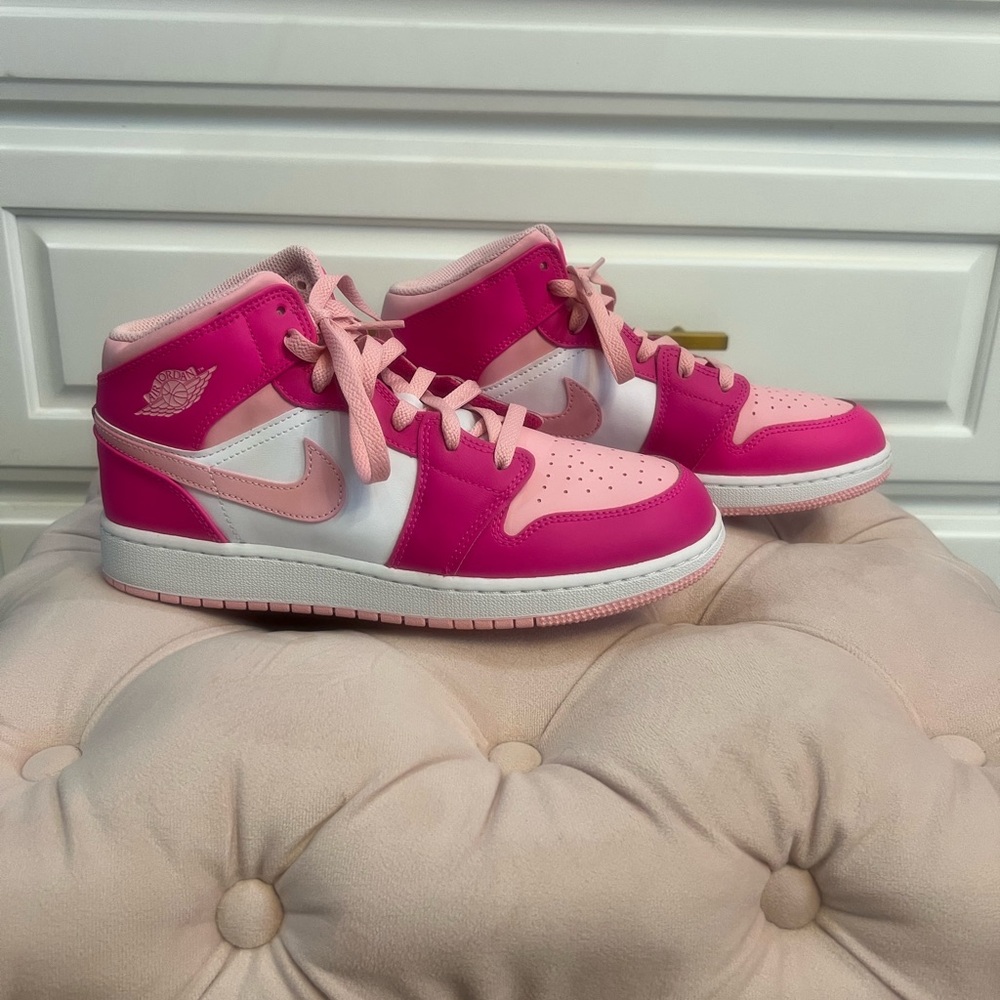 Air Jordan 1 Mid GS ‘Fierce Pink’